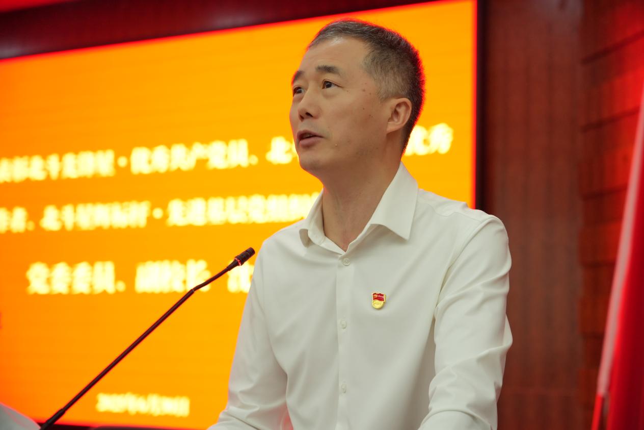 华亿在线盛大举行庆祝中国共产党成立104周年暨“七一”表彰大会